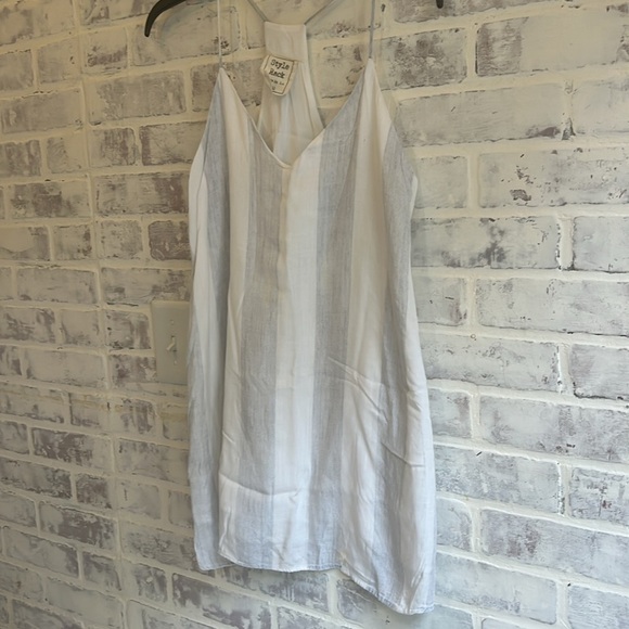 Style Rack Women’s Dress Stripes White Gray Racerback Mini Dress Size Small - Picture 2 of 6